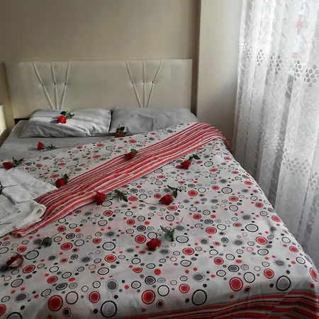 Eroz House Apartmán *
